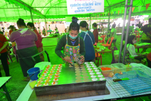 มรท.ร่วมพิธีทำบุญทอดกฐินวัดมะปรางหวาน