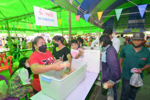 มรท.ร่วมพิธีทำบุญทอดกฐินวัดมะปรางหวาน