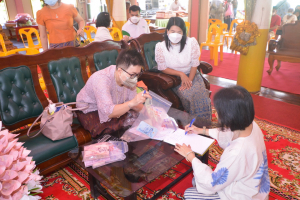 มรท.ร่วมพิธีทำบุญทอดกฐินวัดมะปรางหวาน