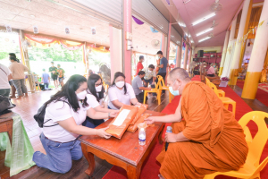 มรท.ร่วมพิธีทำบุญทอดกฐินวัดมะปรางหวาน