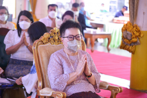 มรท.ร่วมพิธีทำบุญทอดกฐินวัดมะปรางหวาน