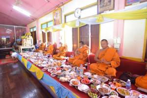 มรท.ร่วมพิธีทำบุญทอดกฐินวัดมะปรางหวาน