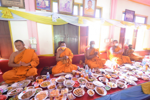 มรท.ร่วมพิธีทำบุญทอดกฐินวัดมะปรางหวาน