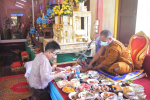 มรท.ร่วมพิธีทำบุญทอดกฐินวัดมะปรางหวาน