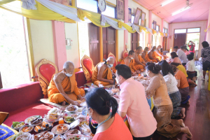 มรท.ร่วมพิธีทำบุญทอดกฐินวัดมะปรางหวาน