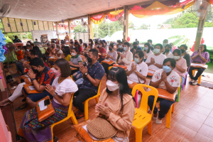มรท.ร่วมพิธีทำบุญทอดกฐินวัดมะปรางหวาน