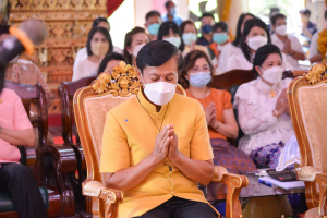 มรท.ร่วมพิธีทำบุญทอดกฐินวัดมะปรางหวาน