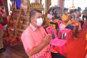 มรท.ร่วมพิธีทำบุญทอดกฐินวัดมะปรางหวาน