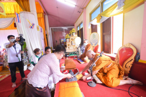 มรท.ร่วมพิธีทำบุญทอดกฐินวัดมะปรางหวาน