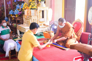 มรท.ร่วมพิธีทำบุญทอดกฐินวัดมะปรางหวาน