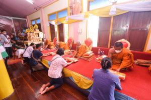 มรท.ร่วมพิธีทำบุญทอดกฐินวัดมะปรางหวาน