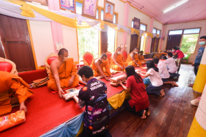 มรท.ร่วมพิธีทำบุญทอดกฐินวัดมะปรางหวาน