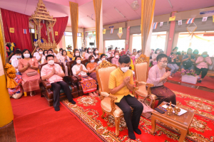มรท.ร่วมพิธีทำบุญทอดกฐินวัดมะปรางหวาน