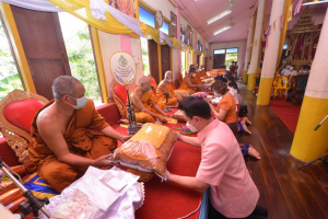 มรท.ร่วมพิธีทำบุญทอดกฐินวัดมะปรางหวาน