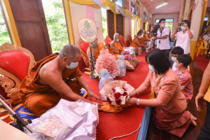 มรท.ร่วมพิธีทำบุญทอดกฐินวัดมะปรางหวาน