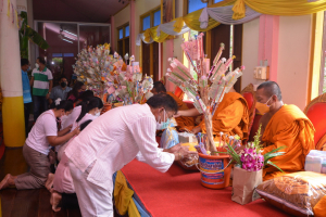 มรท.ร่วมพิธีทำบุญทอดกฐินวัดมะปรางหวาน
