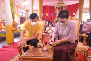 มรท.ร่วมพิธีทำบุญทอดกฐินวัดมะปรางหวาน