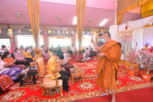 มรท.ร่วมพิธีทำบุญทอดกฐินวัดมะปรางหวาน