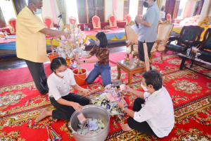 มรท.ร่วมพิธีทำบุญทอดกฐินวัดมะปรางหวาน