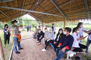 มรท.ร่วมแลกเปลี่ยนเรียนรู้การใช้นวัตกรรมในกระบวนการผลิตข้าว และการปลูกพืชสมุนไพร
