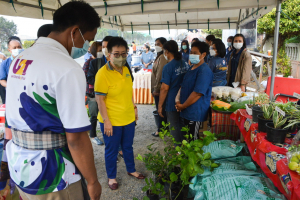 พิธีเปิดตลาด 9 เพ(ร)าะสุข