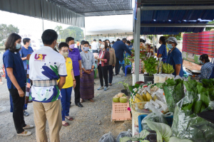 พิธีเปิดตลาด 9 เพ(ร)าะสุข