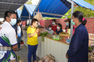 พิธีเปิดตลาด 9 เพ(ร)าะสุข