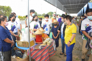 พิธีเปิดตลาด 9 เพ(ร)าะสุข
