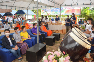 พิธีเปิดตลาด 9 เพ(ร)าะสุข