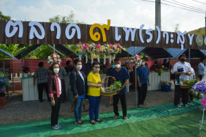 พิธีเปิดตลาด 9 เพ(ร)าะสุข