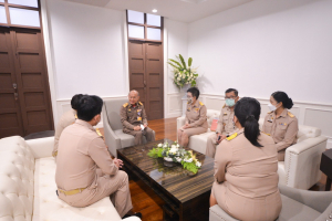 องคมนตรีตรวจเยี่ยมและติดตามผลการดำเนินงานโรงเรียนโครงการกองทุนการศึกษา โรงเรียนเครือข่าย โรงเรียนราชประชานุเคราะห์ 33 จ.ลพบุรี และให้เกียรติเปิดหอเกียรติยศ มหาวิทยาลัยราชภัฏเทพสตรี