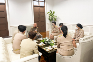 องคมนตรีตรวจเยี่ยมและติดตามผลการดำเนินงานโรงเรียนโครงการกองทุนการศึกษา โรงเรียนเครือข่าย โรงเรียนราชประชานุเคราะห์ 33 จ.ลพบุรี และให้เกียรติเปิดหอเกียรติยศ มหาวิทยาลัยราชภัฏเทพสตรี