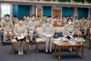องคมนตรีตรวจเยี่ยมและติดตามผลการดำเนินงานโรงเรียนโครงการกองทุนการศึกษา โรงเรียนเครือข่าย โรงเรียนราชประชานุเคราะห์ 33 จ.ลพบุรี และให้เกียรติเปิดหอเกียรติยศ มหาวิทยาลัยราชภัฏเทพสตรี