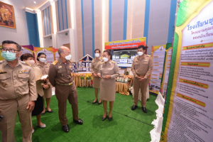 องคมนตรีตรวจเยี่ยมและติดตามผลการดำเนินงานโรงเรียนโครงการกองทุนการศึกษา โรงเรียนเครือข่าย โรงเรียนราชประชานุเคราะห์ 33 จ.ลพบุรี และให้เกียรติเปิดหอเกียรติยศ มหาวิทยาลัยราชภัฏเทพสตรี