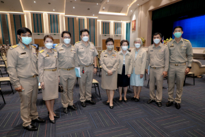 องคมนตรีตรวจเยี่ยมและติดตามผลการดำเนินงานโรงเรียนโครงการกองทุนการศึกษา โรงเรียนเครือข่าย โรงเรียนราชประชานุเคราะห์ 33 จ.ลพบุรี และให้เกียรติเปิดหอเกียรติยศ มหาวิทยาลัยราชภัฏเทพสตรี