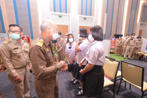 องคมนตรีตรวจเยี่ยมและติดตามผลการดำเนินงานโรงเรียนโครงการกองทุนการศึกษา โรงเรียนเครือข่าย โรงเรียนราชประชานุเคราะห์ 33 จ.ลพบุรี และให้เกียรติเปิดหอเกียรติยศ มหาวิทยาลัยราชภัฏเทพสตรี