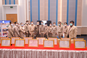 องคมนตรีตรวจเยี่ยมและติดตามผลการดำเนินงานโรงเรียนโครงการกองทุนการศึกษา โรงเรียนเครือข่าย โรงเรียนราชประชานุเคราะห์ 33 จ.ลพบุรี และให้เกียรติเปิดหอเกียรติยศ มหาวิทยาลัยราชภัฏเทพสตรี