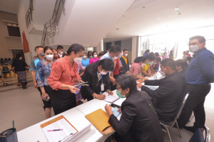การลงคะแนนหยั่งเสียงผู้มีสิทธิเข้ารับการสรรหาให้ดำรงตำแหน่งอธิการบดี มรท.