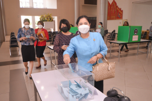 การลงคะแนนหยั่งเสียงผู้มีสิทธิเข้ารับการสรรหาให้ดำรงตำแหน่งอธิการบดี มรท.