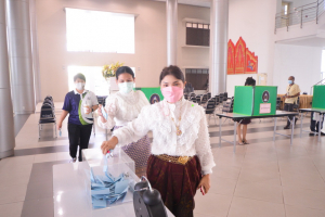 การลงคะแนนหยั่งเสียงผู้มีสิทธิเข้ารับการสรรหาให้ดำรงตำแหน่งอธิการบดี มรท.