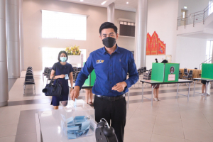 การลงคะแนนหยั่งเสียงผู้มีสิทธิเข้ารับการสรรหาให้ดำรงตำแหน่งอธิการบดี มรท.
