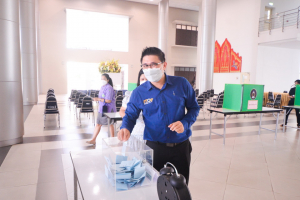 การลงคะแนนหยั่งเสียงผู้มีสิทธิเข้ารับการสรรหาให้ดำรงตำแหน่งอธิการบดี มรท.