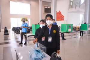 การลงคะแนนหยั่งเสียงผู้มีสิทธิเข้ารับการสรรหาให้ดำรงตำแหน่งอธิการบดี มรท.