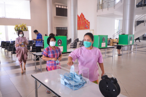 การลงคะแนนหยั่งเสียงผู้มีสิทธิเข้ารับการสรรหาให้ดำรงตำแหน่งอธิการบดี มรท.