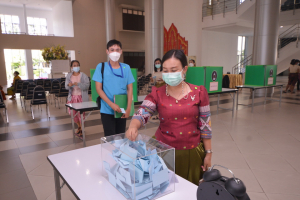 การลงคะแนนหยั่งเสียงผู้มีสิทธิเข้ารับการสรรหาให้ดำรงตำแหน่งอธิการบดี มรท.