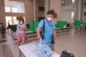 การลงคะแนนหยั่งเสียงผู้มีสิทธิเข้ารับการสรรหาให้ดำรงตำแหน่งอธิการบดี มรท.