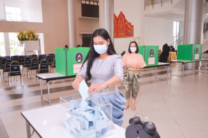 การลงคะแนนหยั่งเสียงผู้มีสิทธิเข้ารับการสรรหาให้ดำรงตำแหน่งอธิการบดี มรท.