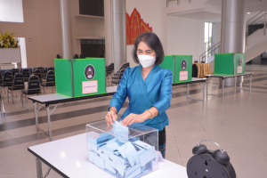 การลงคะแนนหยั่งเสียงผู้มีสิทธิเข้ารับการสรรหาให้ดำรงตำแหน่งอธิการบดี มรท.