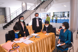 การลงคะแนนหยั่งเสียงผู้มีสิทธิเข้ารับการสรรหาให้ดำรงตำแหน่งอธิการบดี มรท.