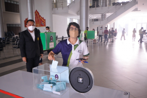 การลงคะแนนหยั่งเสียงผู้มีสิทธิเข้ารับการสรรหาเป็น ผอ.สำนักศิลปะและวัฒนธรรม